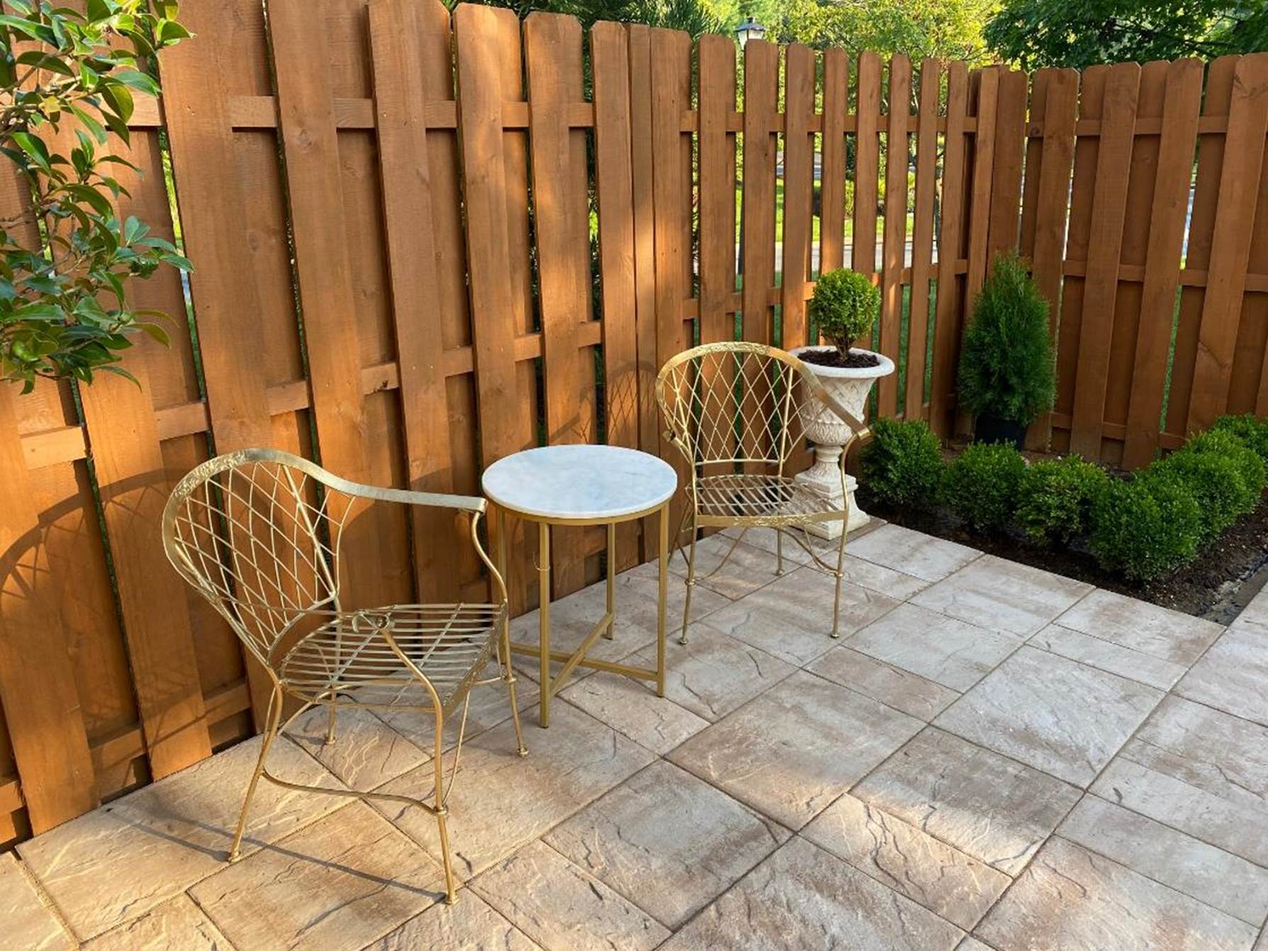 A patio with chairs and a table

Description automatically generated with low confidence