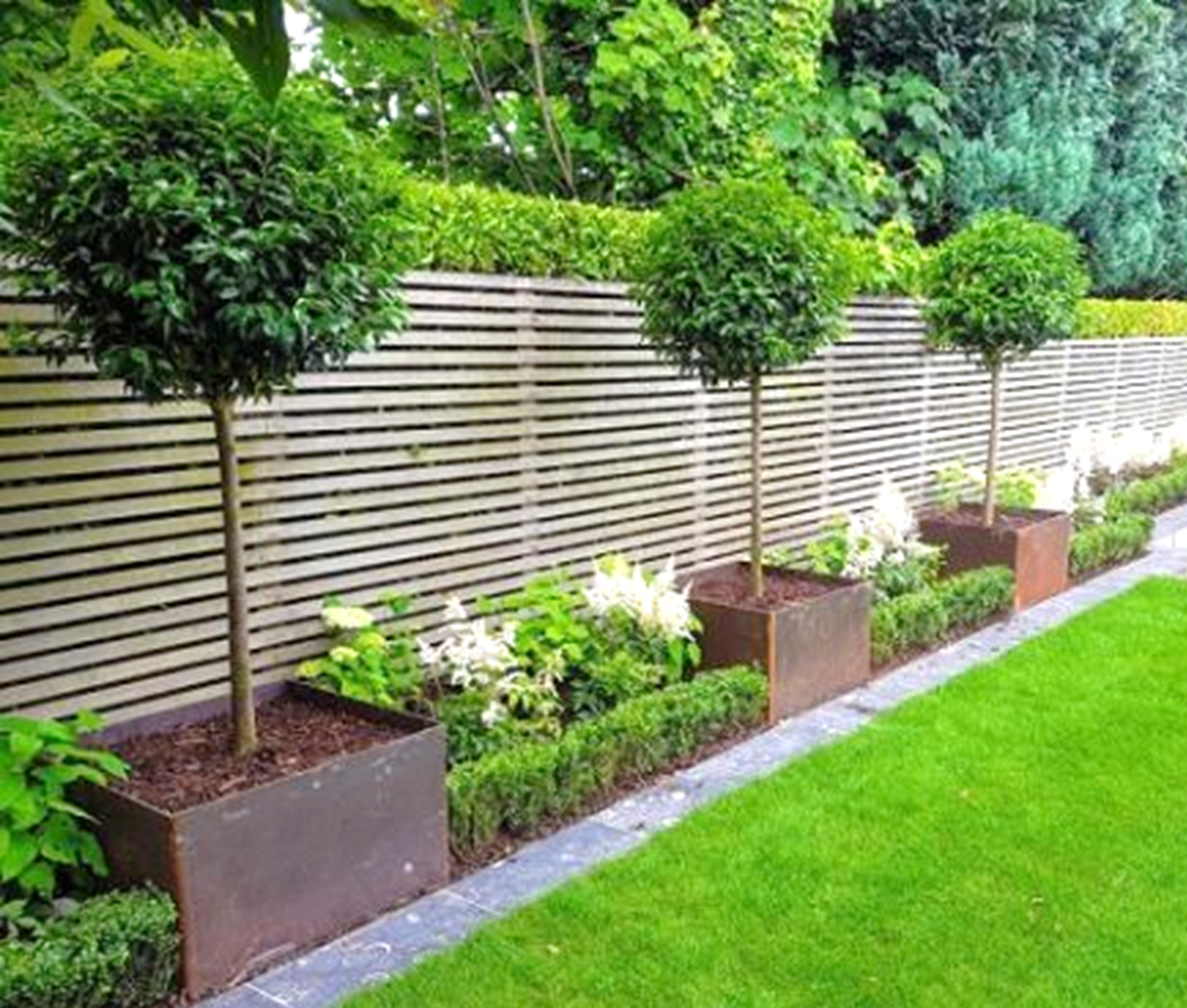 25+ Most Beautiful Fence Landscaping Ideas to Beautify Your Backyard |  RecipeGood